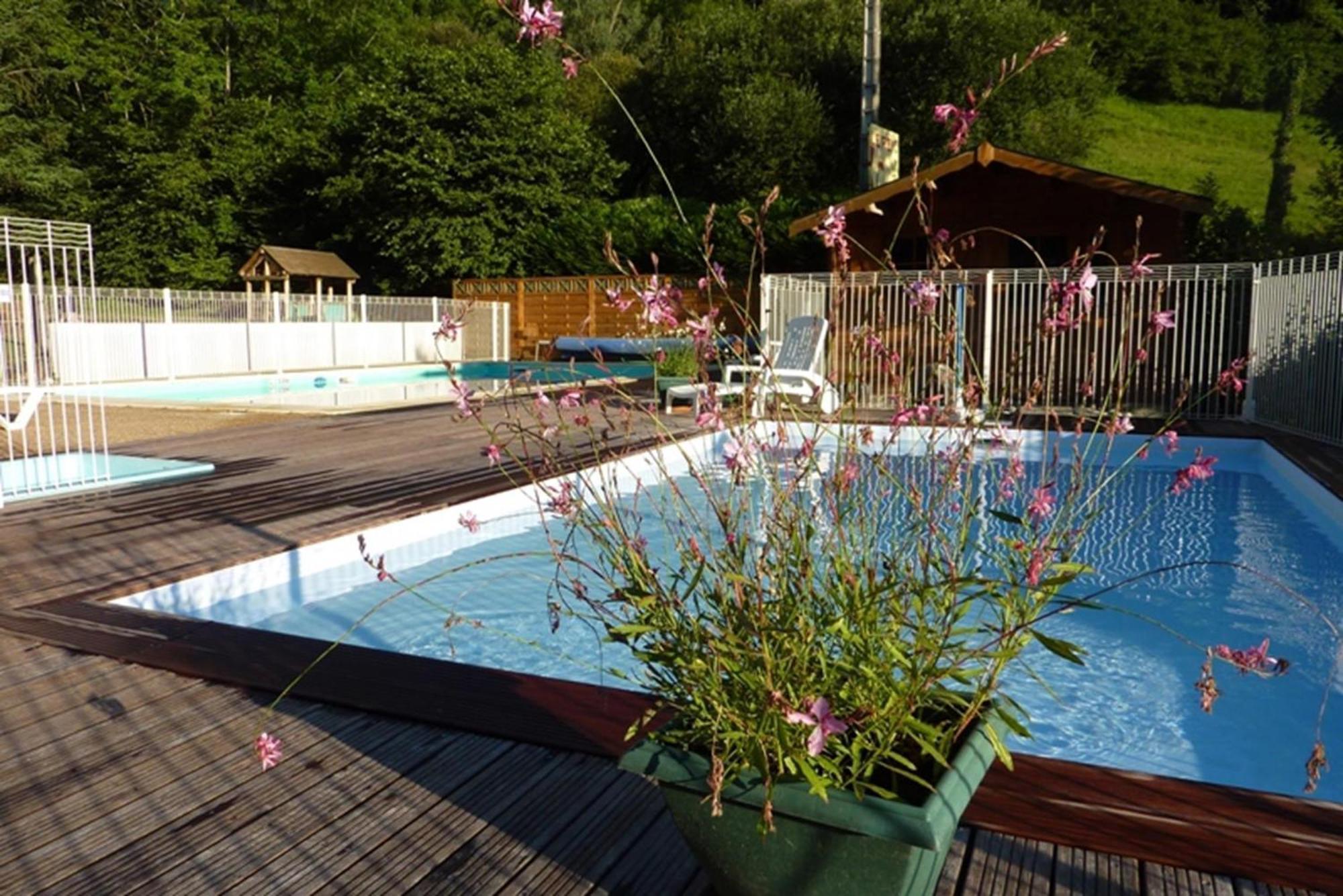 Camping Le Rey Louvie Juzon Extérieur photo