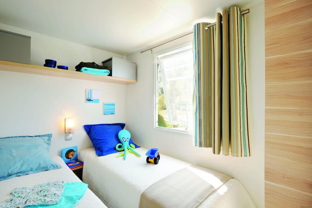 Camping Le Rey Louvie Juzon Chambre photo